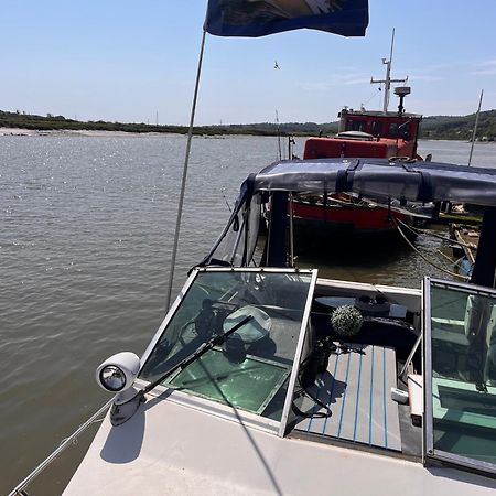 ホテル Floatsyerboat Cuxton エクステリア 写真